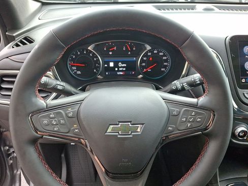 Certified 2023 Chevrolet Equinox RS FWD image 16