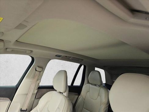 Used 2021 Volvo XC90 T8 Inscription w/ Advanced Package image 12