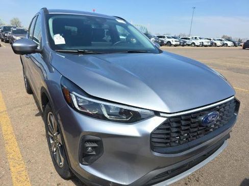 Used 2024 Ford Escape Platinum AWD/4WD image 2
