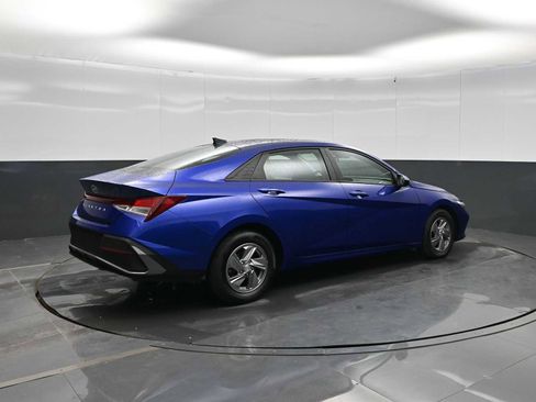 Used 2024 Hyundai Elantra SE FWD image 7