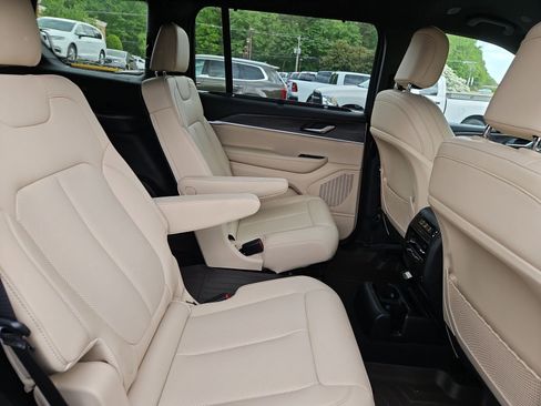 Used 2023 Jeep Grand Cherokee L Limited w/ Luxury Tech Group II AWD/4WD image 17