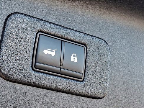 Used 2022 Nissan Armada Platinum w/ Captain's Chairs Package image 31