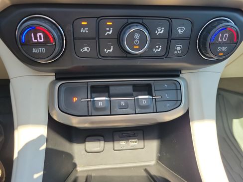Used 2022 GMC Acadia Denali w/ Denali Ultimate Package AWD/4WD image 25