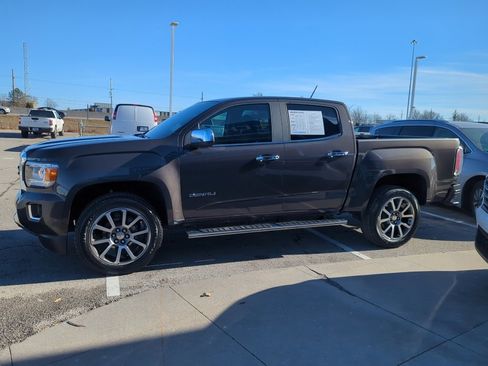 Used 2020 GMC Canyon Denali image 8