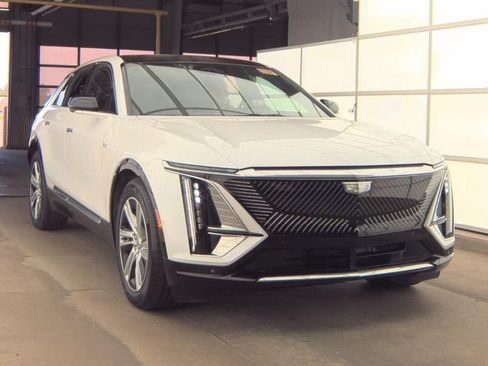 Used 2024 Cadillac Lyriq Tech w/ Driver Assist Package AWD/4WD image 7