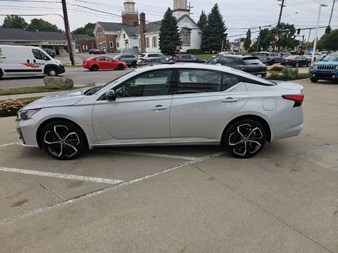 Used 2023 Nissan Altima 2.5 SR w/ SR Premium Package AWD/4WD image 11