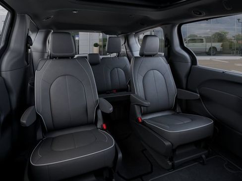 New 2026 Chrysler Pacifica Limited w/ S Appearance Package FWD image 15
