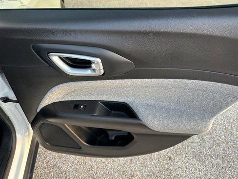 Certified 2025 Jeep Compass Latitude image 39