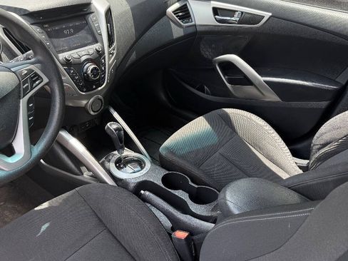 Used 2016 Hyundai Veloster FWD image 11
