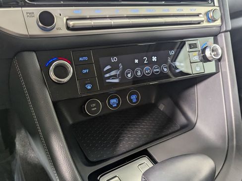 Used 2025 Genesis G70 2.5T AWD/4WD image 22