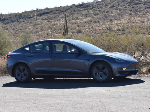 Used 2023 Tesla Model 3 Standard Range RWD image 3