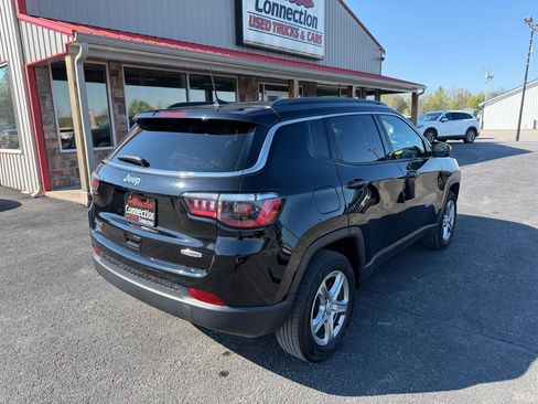 Used 2023 Jeep Compass Latitude w/ Convenience Group image 4