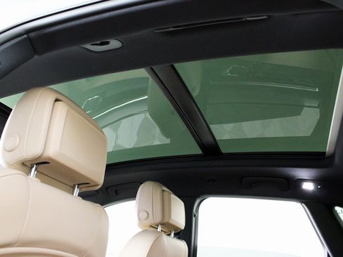 Used 2025 Porsche Macan image 17