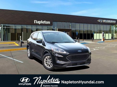 Used 2020 Ford Escape SE image 1