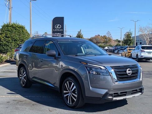 Used 2025 Nissan Pathfinder Platinum w/ Cargo Package image 3