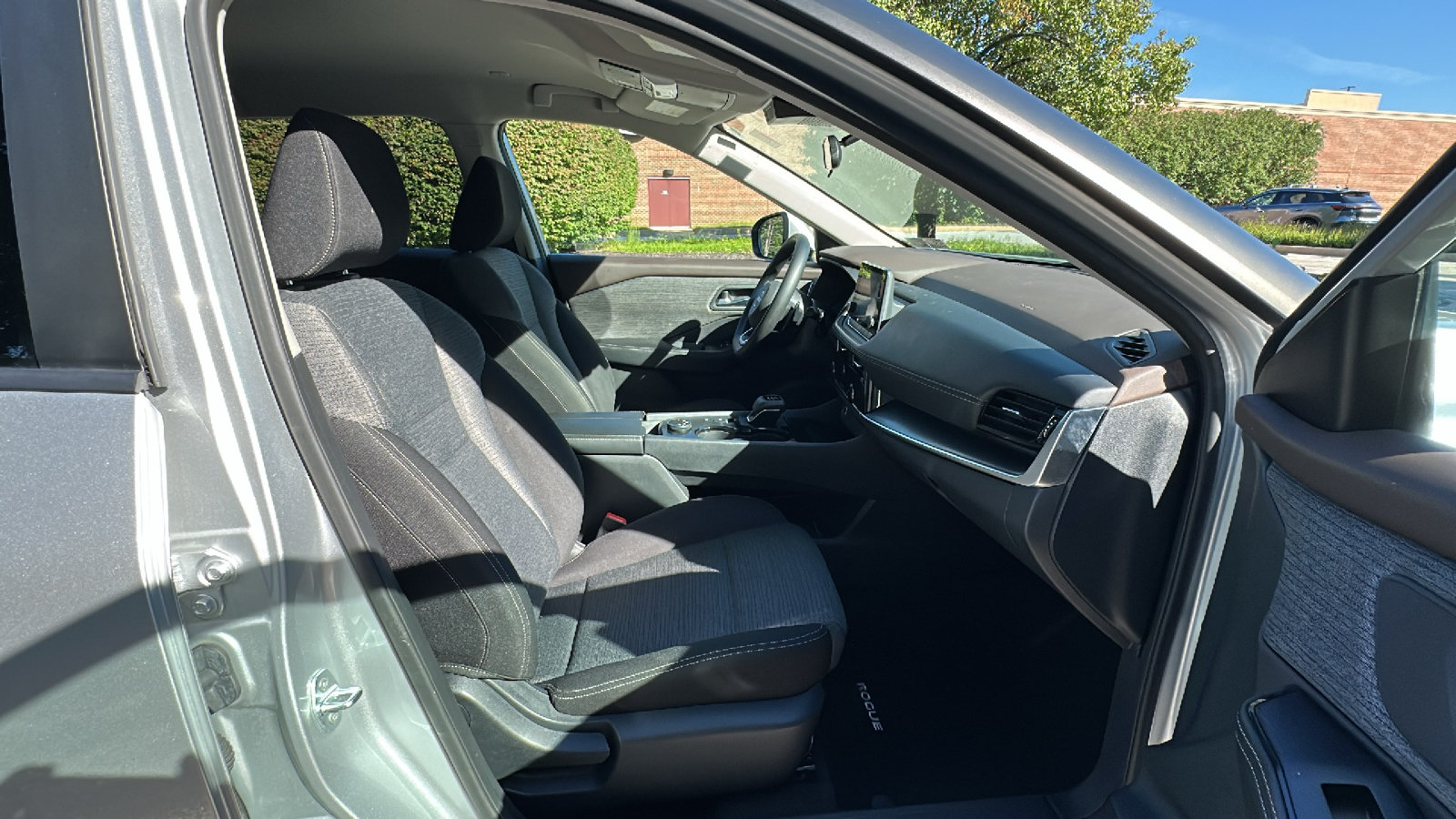 Certified 2022 Nissan Rogue SV AWD/4WD image 22