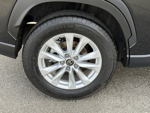 Certified 2025 Toyota Corolla Cross LE image 14