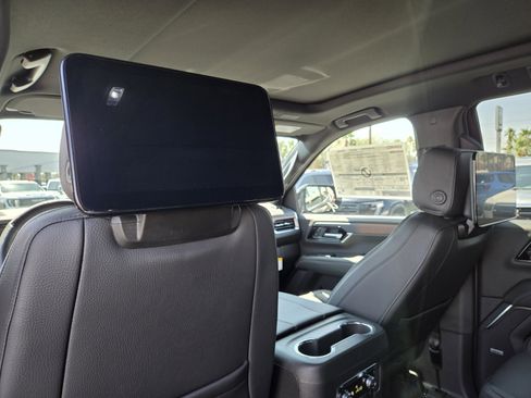 New 2025 GMC Yukon Denali w/ Denali Reserve Package image 9