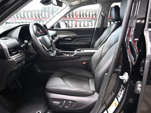 Used 2024 Toyota Grand Highlander AWD image 10