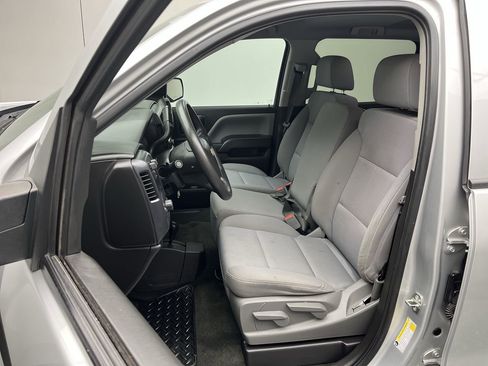 Used 2018 Chevrolet Silverado 1500 Custom w/ Custom Value Package image 8