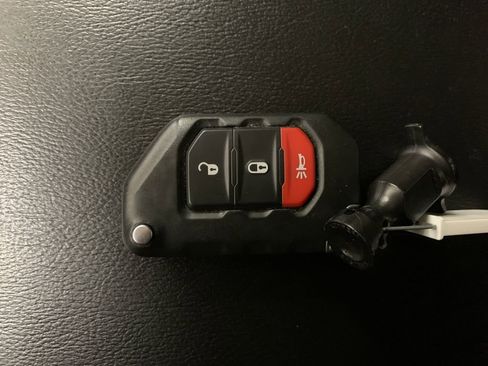 Used 2022 Jeep Gladiator Overland image 15