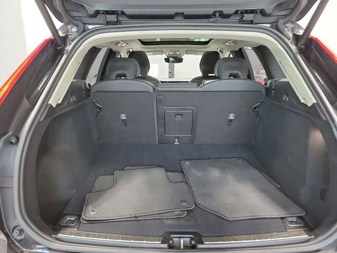 Used 2025 Volvo XC60 B5 Plus image 18