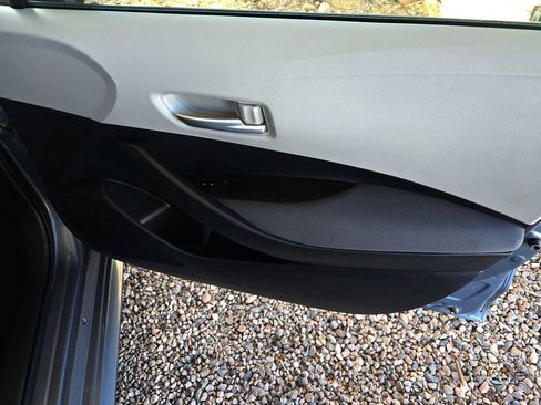 Used 2021 Toyota Corolla LE image 23