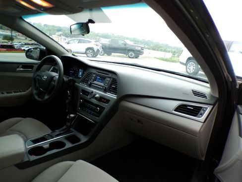 Used 2015 Hyundai Sonata SE FWD image 14