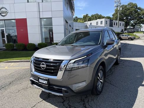 Certified 2024 Nissan Pathfinder SL AWD/4WD image 4