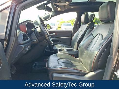 Used 2020 Chrysler Pacifica Limited FWD image 2
