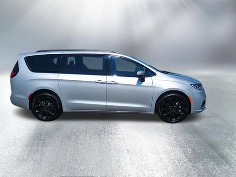 Used 2023 Chrysler Pacifica Touring-L w/ S Appearance Package AWD/4WD image 7