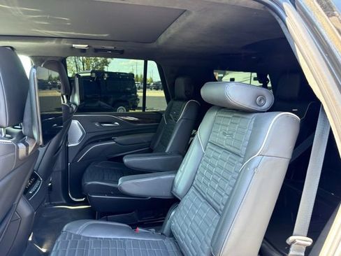 Used 2024 Cadillac Escalade Sport Platinum w/ LPO, Floor Liner Package AWD/4WD image 9