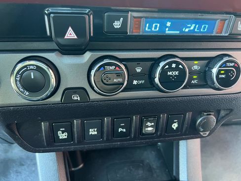 Used 2017 Toyota Tacoma TRD Sport w/ Premium & Technology Package AWD/4WD image 25