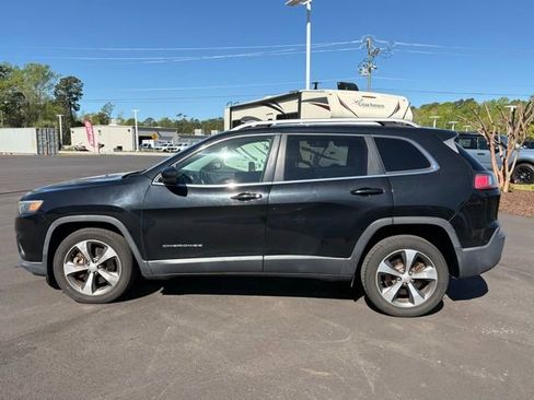 Used 2019 Jeep Cherokee Limited image 2