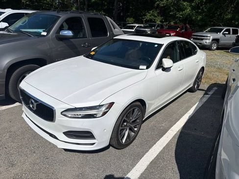 Used 2018 Volvo S90 T5 Momentum w/ Convenience Package FWD image 12