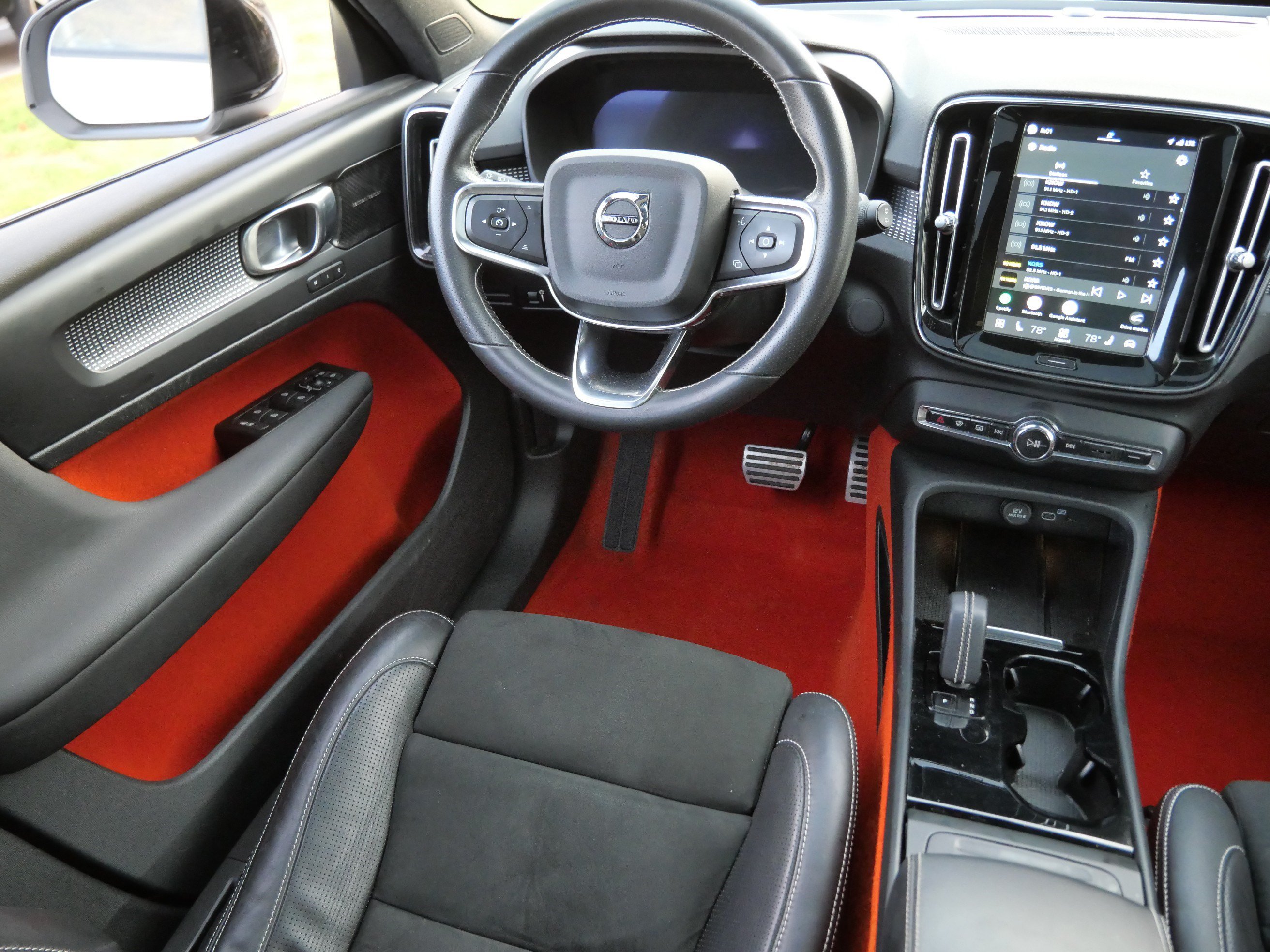 Used 2021 Volvo XC40 P8 Recharge AWD/4WD image 9