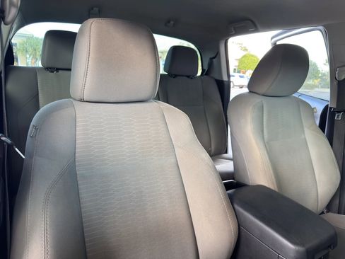 Used 2018 Toyota Tacoma SR image 31