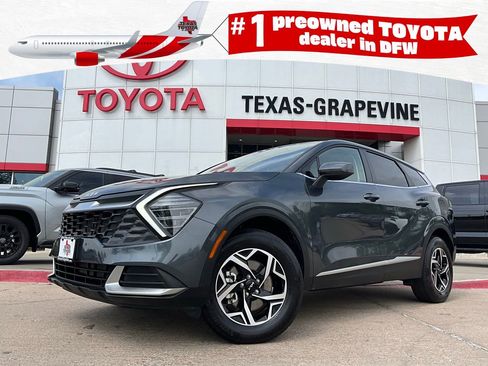 Used 2025 Kia Sportage LX image 1