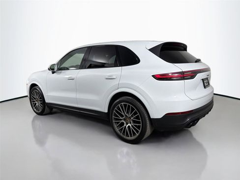 Certified 2023 Porsche Cayenne Platinum Edition AWD/4WD image 3