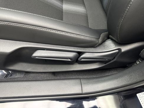 Used 2025 Honda Civic Sport image 31