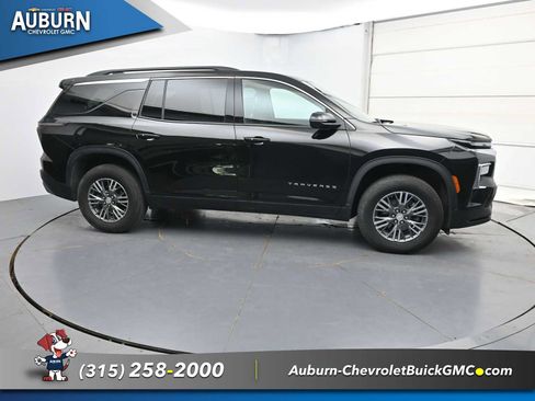 Used 2024 Chevrolet Traverse LT w/ Trailering Package AWD/4WD image 17
