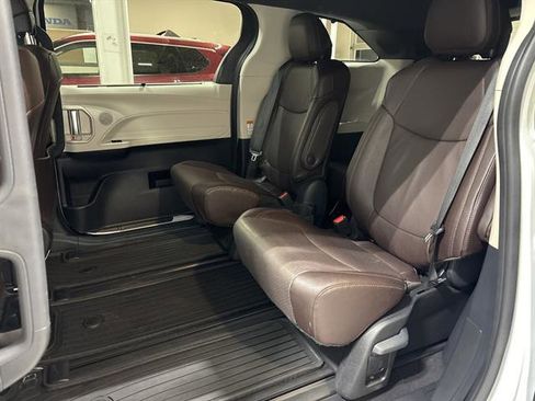 Used 2024 Toyota Sienna Platinum image 20