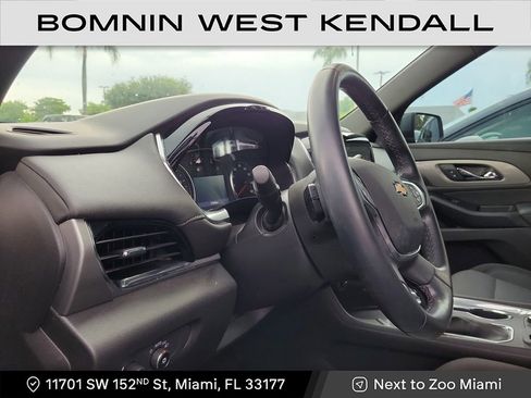 Used 2023 Chevrolet Traverse LT image 5