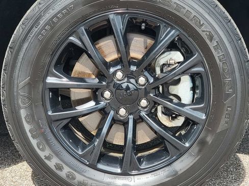 Certified 2023 Jeep Cherokee Altitude Lux AWD/4WD image 17