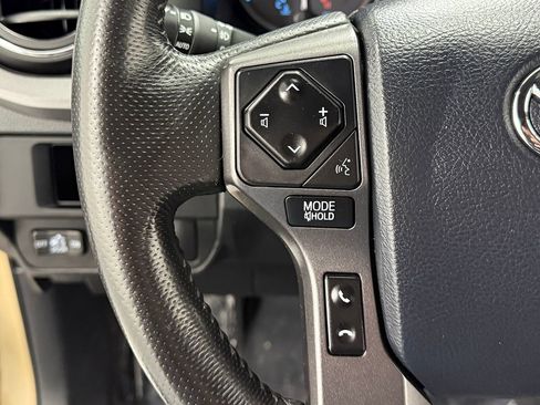Used 2017 Toyota Tacoma TRD Off-Road image 16