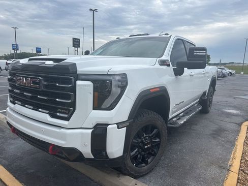 Used 2025 GMC Sierra 2500 AT4 AWD/4WD image 1