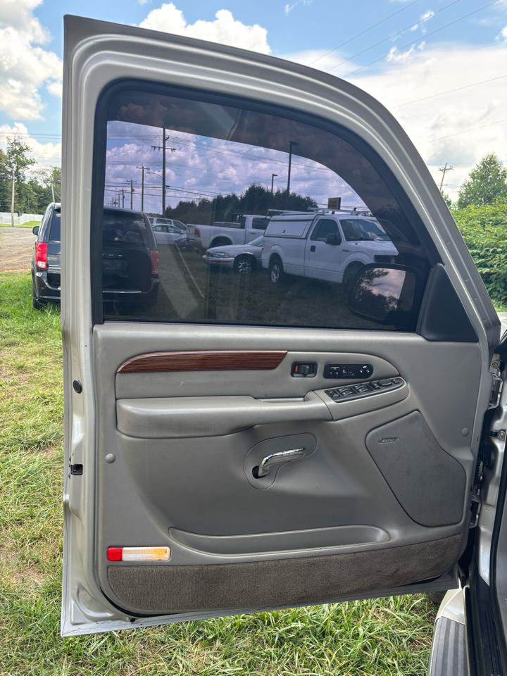 Used 2004 Cadillac Escalade ESV AWD image 19