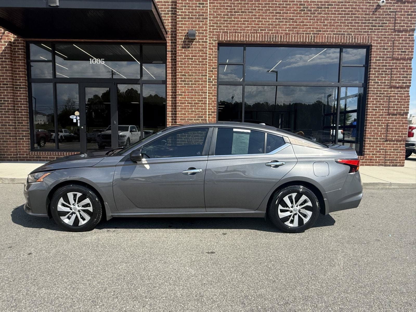 Used 2025 Nissan Altima 2.5 S FWD image 3