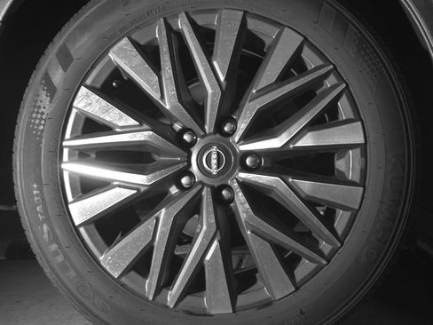 Used 2025 Nissan Altima 2.5 SV FWD image 12