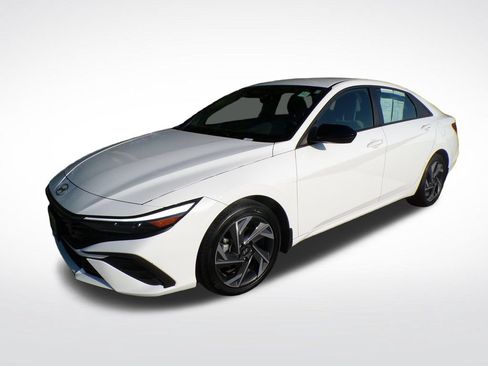 Certified 2025 Hyundai Elantra Sport FWD image 2